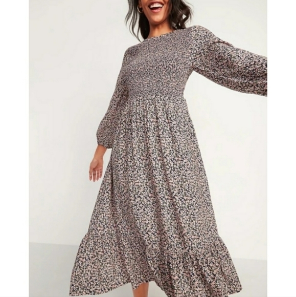 Old Navy Dresses & Skirts - Old Navy Smocked floral midi dress size L